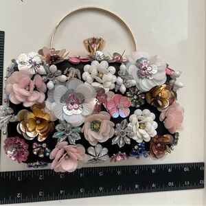 Vintage-Style 3D Floral Embellished Evening Box Clutch – Black & Gold